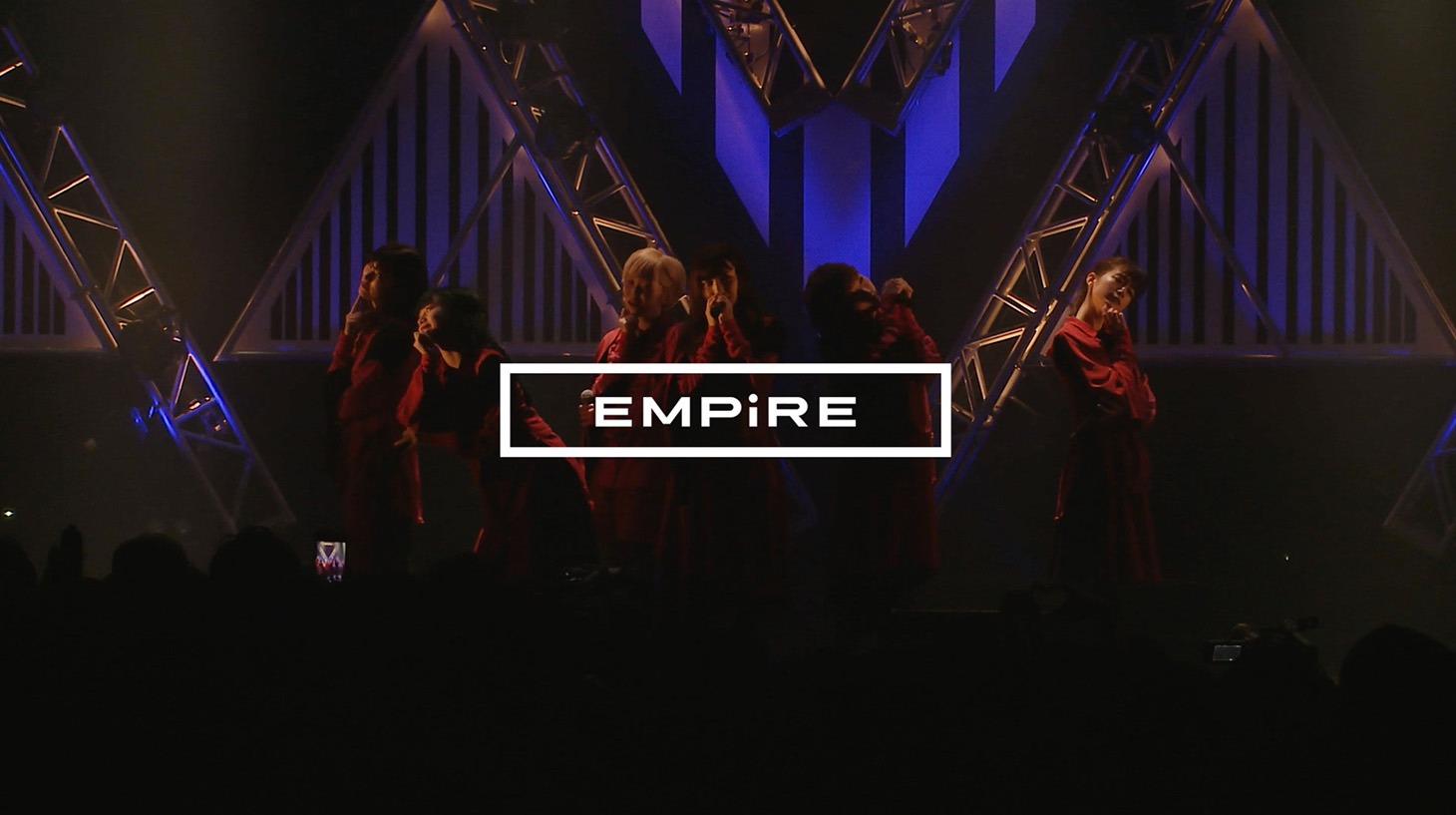 EMPiRE「NEW EMPiRE TOUR "EVOLUTiONS"」ライブ映像のワンシーン。