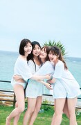 人気画像7位は「日向坂46、プールではしゃぐ写真集先行カット解禁」より、日向坂46 1st写真集「立ち漕ぎ」先行カット。(撮影:YOROKOBI)