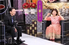 左から有吉弘行、榊原郁恵