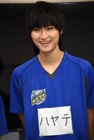 質問に答える飯島颯。