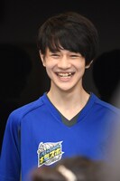 質問に答える伊藤壮吾。