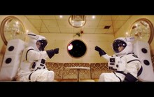 chelmico「Balloon」ミュージックビデオのワンシーン。