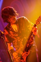 ｅ-ZUKA（G）（撮影：平野タカシ）