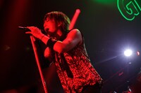 KISHOW（Vo）（撮影：平野タカシ）