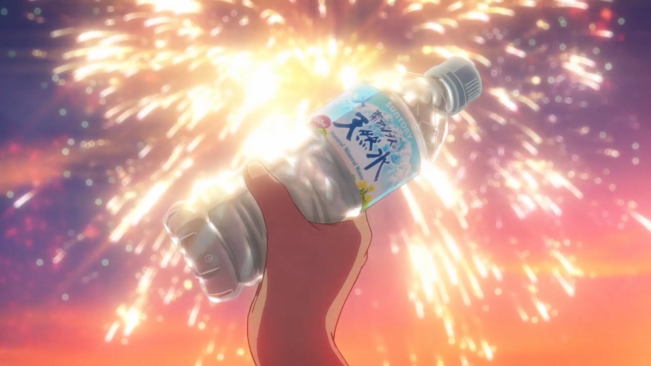 サントリー天然水の新CM「手のひらを空に（雨）」編より。(c)2019「天気の子」製作委員会