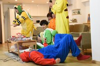 超特急のスマブラ対決の様子。手前は駄々をこねるユーキ。