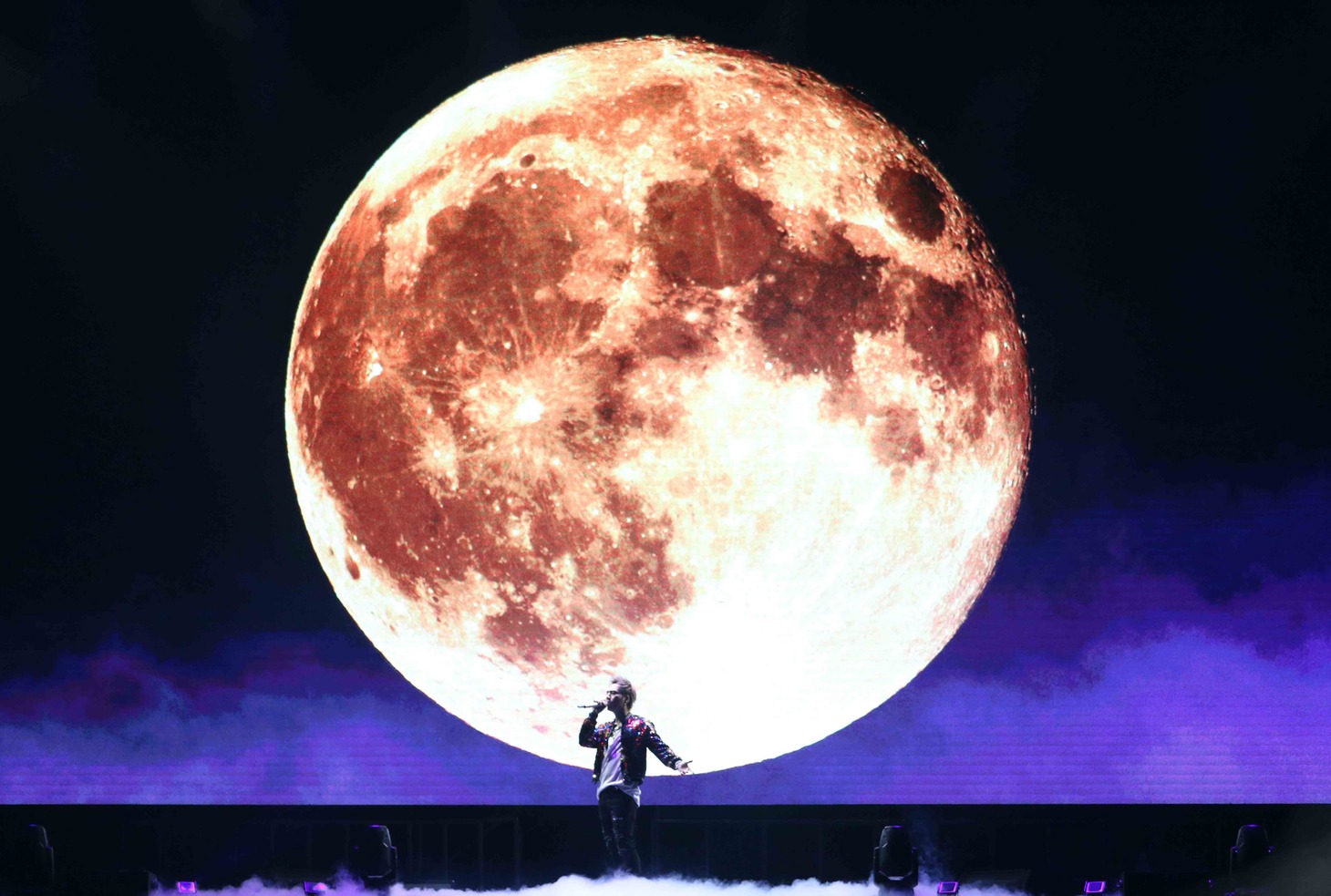 登坂広臣（三代目 J SOUL BROTHERS from EXILE TRIBE）「HIROOMI TOSAKA 台北演唱會 2019 SUPERMOON ～UNDER THE MOONLIGHT～」の様子。