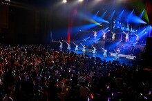 虹のコンキスタドール「RAINBOW JAM2019」の様子。（写真提供：キングレコード）
