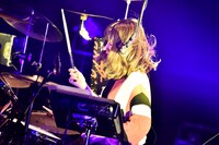 澤村小夜子（Dr）（Photo by AZUSA TAKADA）