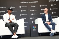 サミュエル・エトオとアンドレス・イニエスタのトークセッションの様子。