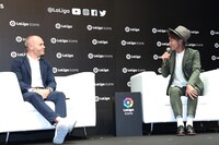 アンドレス・イニエスタとナオト・インティライミのトークセッションの様子。