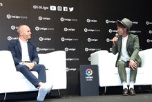 アンドレス・イニエスタとナオト・インティライミのトークセッションの様子。
