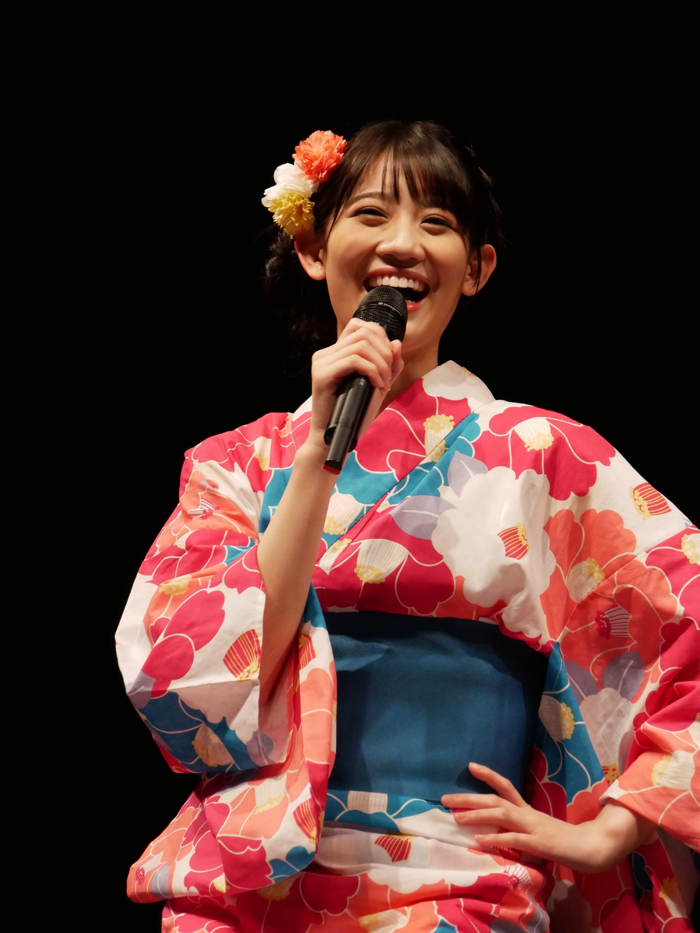秋本帆華