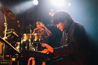 佐藤優介（Key / カメラ＝万年筆）（撮影：廣田達也）
