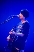 吉田結威（G, Vo）（撮影：松本いづみ）