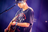 吉田結威（G, Vo）（撮影：松本いづみ）