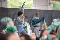 客席を走るMegu。