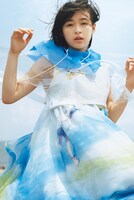 「映画『天気の子』のための 光と、雨と、祈りの衣装」より。