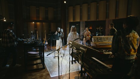 「オンガクサイコー」ミュージックビデオより。