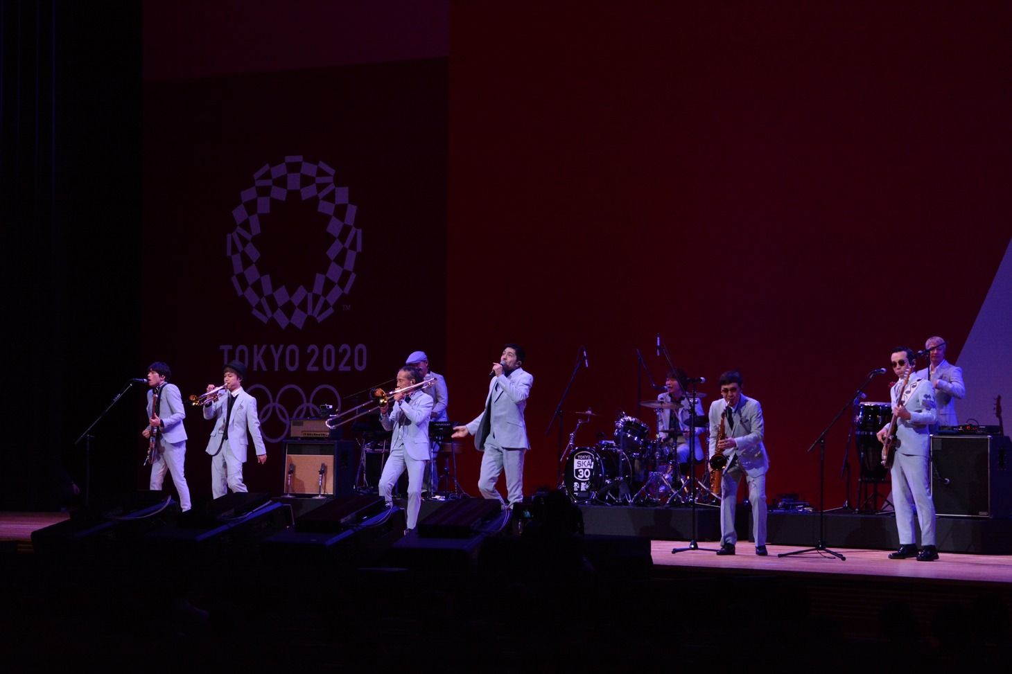 東京スカパラダイスオーケストラのライブの様子。