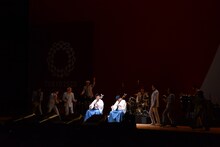 東京スカパラダイスオーケストラと吉田兄弟によるライブの様子。