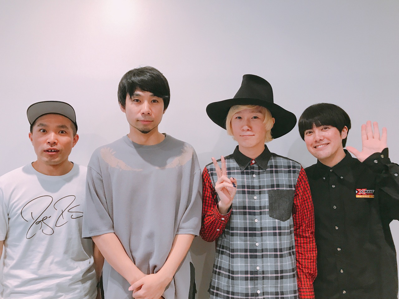 左から塚本直毅（ラブレターズ）、吉田結威（吉田山田）、山田義孝（吉田山田）、溜口佑太朗（ラブレターズ）。