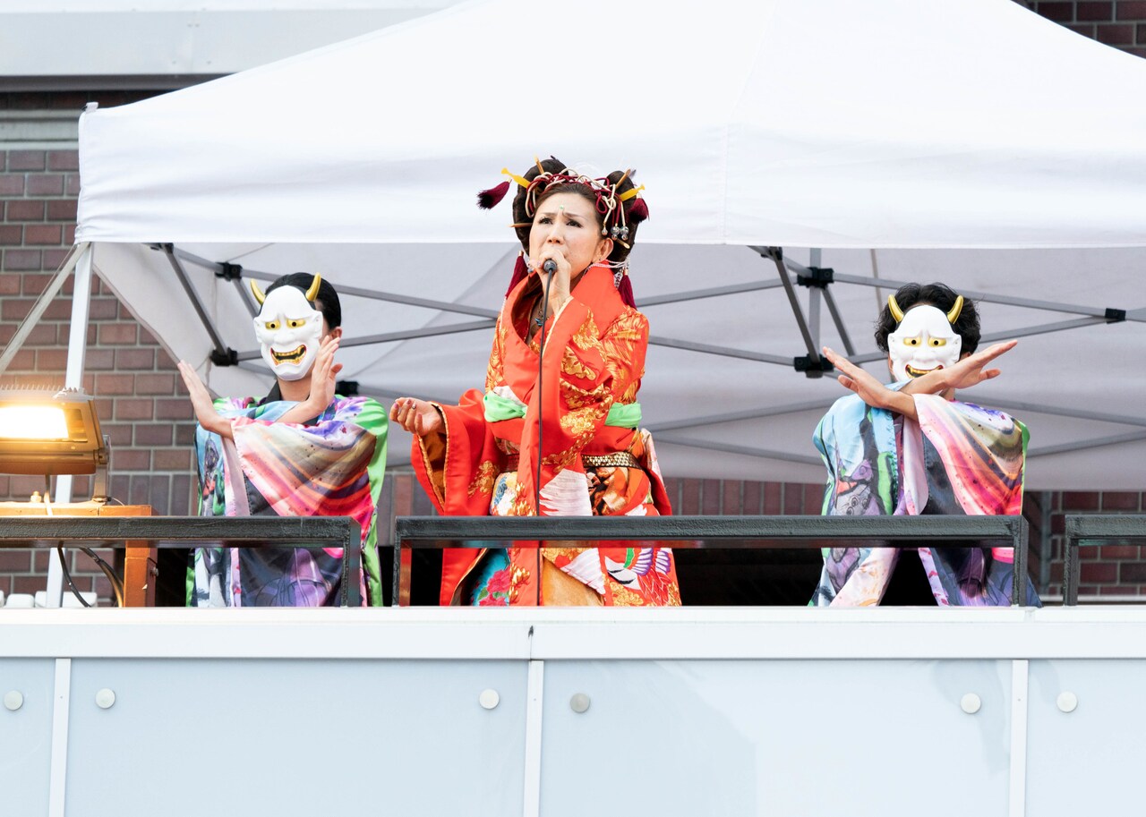 高橋洋子「残酷な天使のテーゼ」祭りバージョンを約2000人の前で熱唱