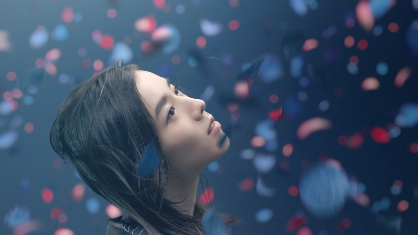 milet「us」ミュージックビデオのワンシーン。