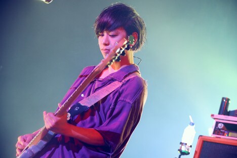 首藤義勝（Vo, B）（撮影：後藤壮太郎）