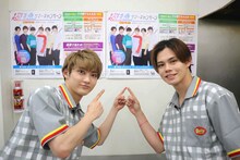 「超特急サマーキャンペーン」をアピールするユーキとカイ。（写真提供：フジテレビ）