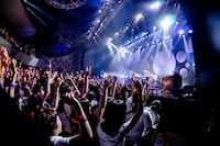 夜の本気ダンス（撮影：キムラユキ）