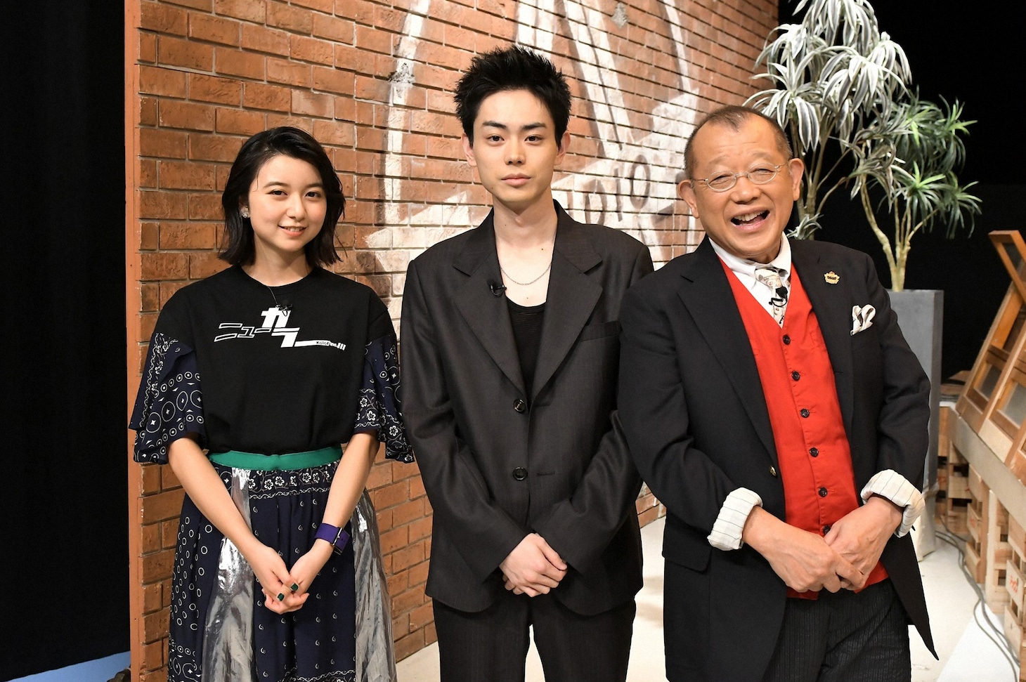 左から上白石萌歌、菅田将暉、笑福亭鶴瓶。(c)TBS
