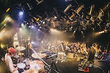 KNOCK OUT MONKEY「BACK TO THE MIXTURE Part II」渋谷CLUB QUATTRO公演の様子。（Photo by nekozephoto）
