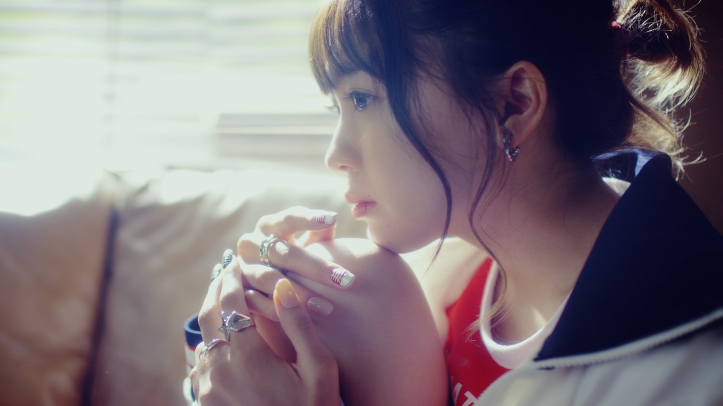 斉藤朱夏「くつひも」ミュージックビデオのワンシーン。