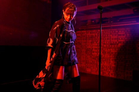 篠崎愛（撮影：上飯坂一）