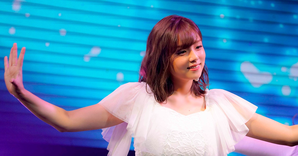 篠崎愛、歌とダンスに衣装でも魅せたワンマンライブ「令和最初のラブ祭 