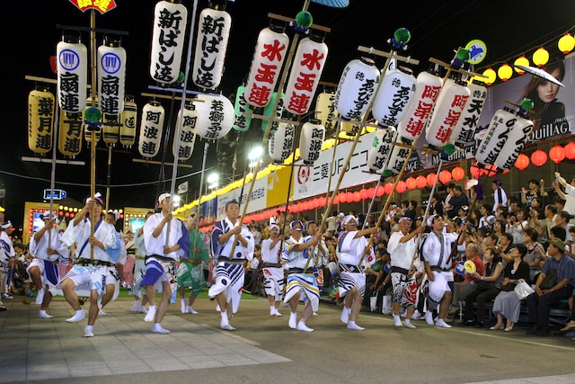 「徳島市阿波おどり」総踊りの入場シーン。（写真提供：徳島市）