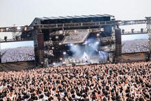 UNISON SQUARE GARDEN「プログラム 15th」の様子。（撮影：にしゆきみ）