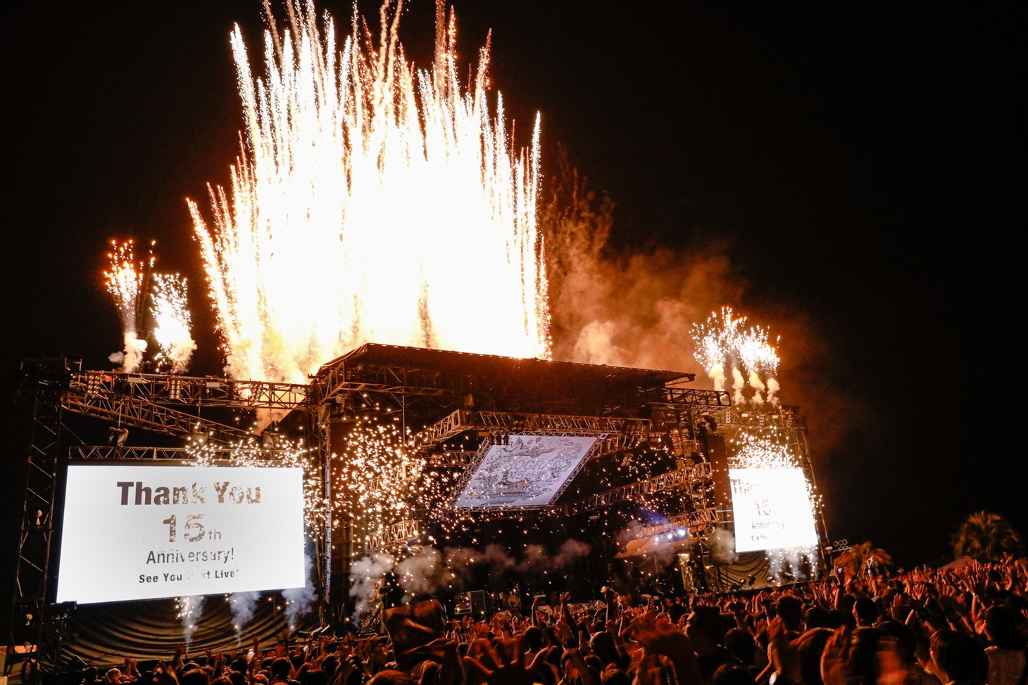 UNISON SQUARE GARDEN「プログラム 15th」終演後の花火。（撮影：にしゆきみ）