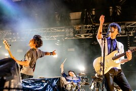 ユニゾン結成15周年ライブ、2万5000人を前に26曲披露「すげえバンドだな！」