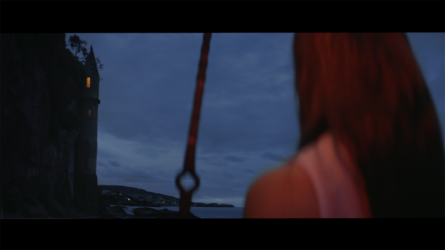 Aimer「Torches」MVのワンシーン。