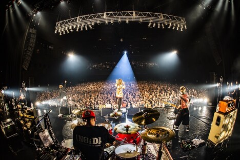 「One-Step Tour」東京公演の様子。（撮影：青木カズロー）