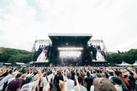 「FUJI ROCK FESTIVAL '19」でのSuperflyのライブの様子。（撮影：横山マサト）