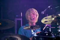 八木優樹（Dr, Cho / KEYTALK）（撮影：イシワタタツル）