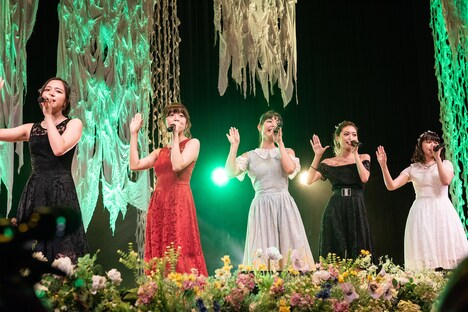 ハコムス1期生の神岡実希、門前亜里、我妻桃実、内山珠希、鉄戸美桜(左から)。