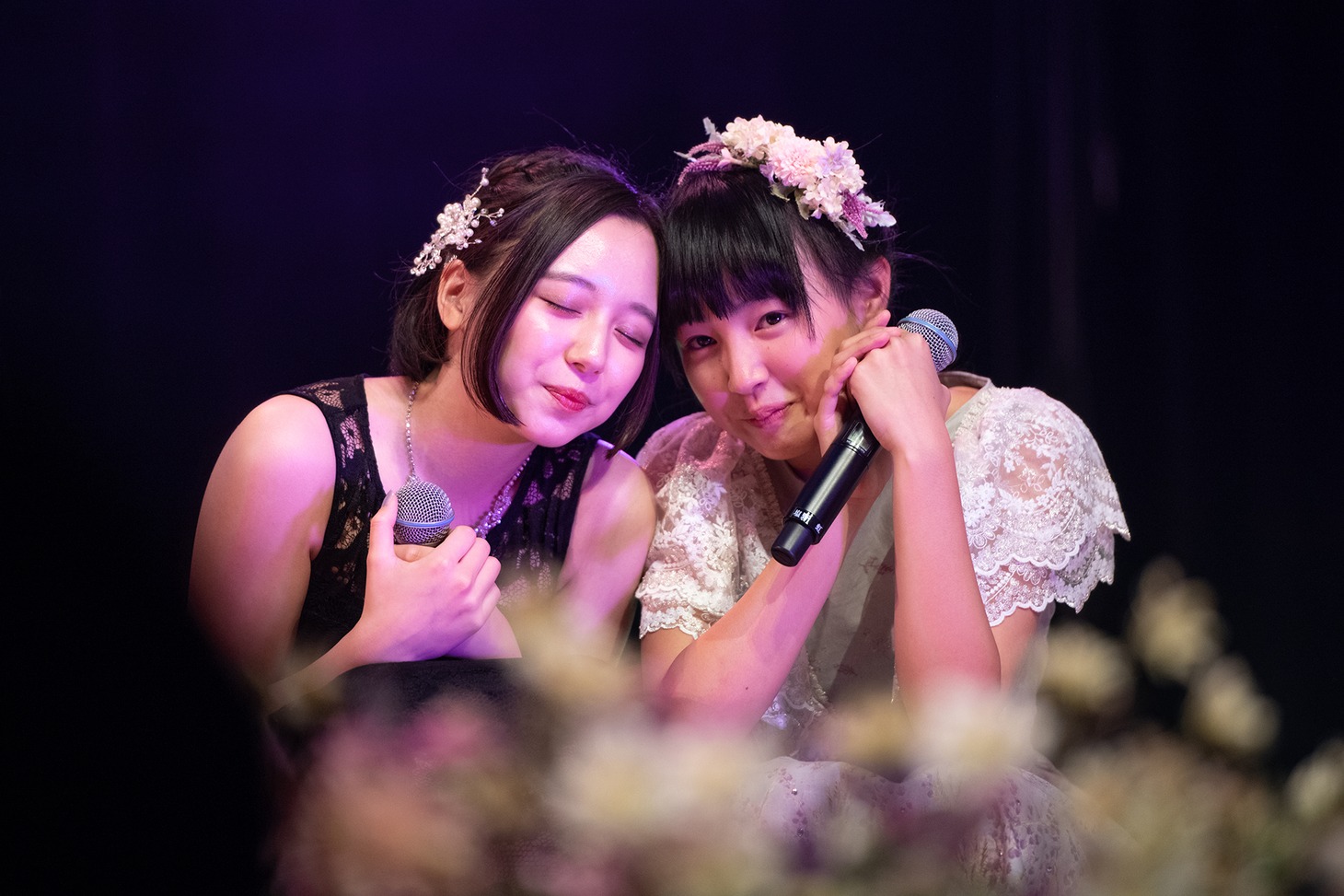 左から神岡実希、塩野虹。