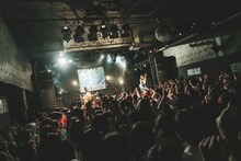 さくらしめじのライブの様子。（撮影：鈴木友莉）