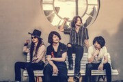 [Alexandros]。左が庄村聡泰（Dr）。