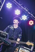 楢崎誠（B, Sax）（Photo by TAKAHIRO TAKINAMI）