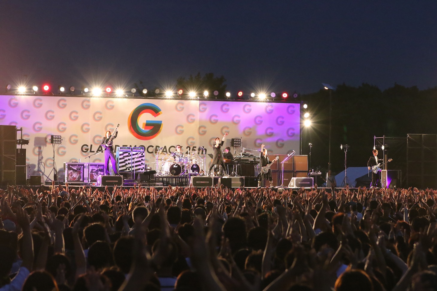 「GLAY DAY JAPAN PREMIER LIVE in Chitose Powered by HOTEL GLAY」の様子。（撮影：原田直樹）